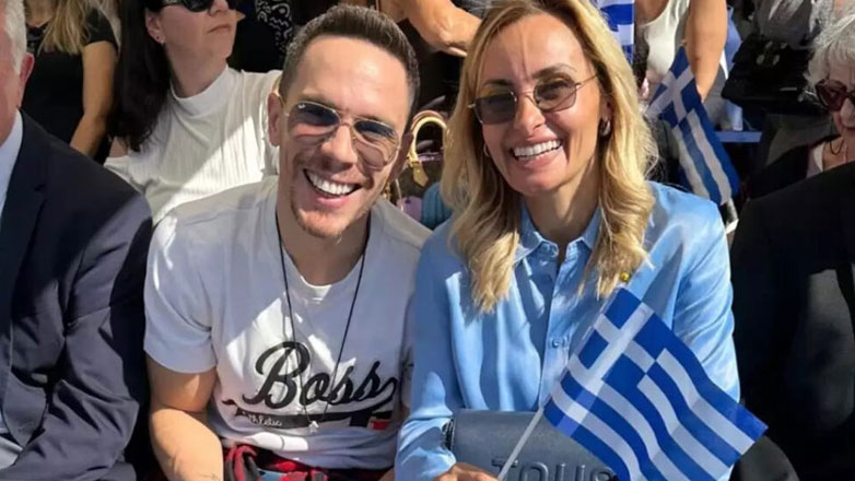 Βασιλική Μιλλούση – Λευτέρης Πετρούνιας: Με τις κόρες τους στην παρέλαση της 28ης Οκτωβρίου