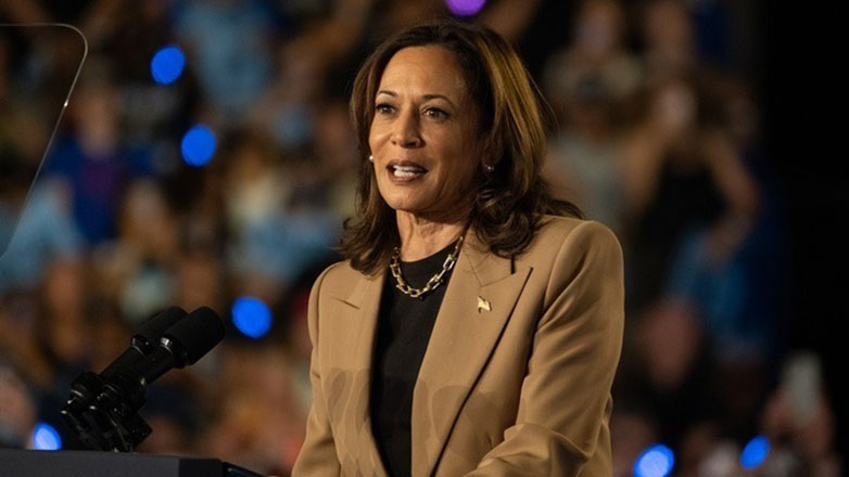 Η Χάρις δεσμεύθηκε να ενσαρκώσει «μέλλον γεμάτο υποσχέσεις» αν κερδίσει την αναμέτρησή της με τον Τραμπ