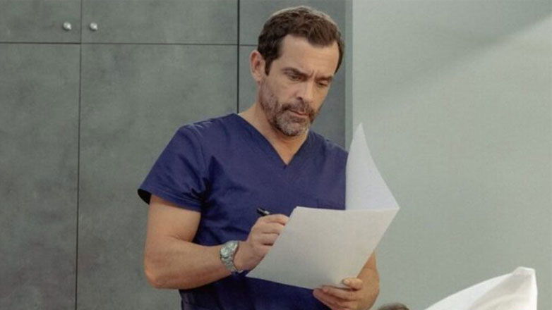 Κωνσταντίνος Μαρκουλάκης: «Λιποθύμησε μπροστά μου και τους είπα ότι κάνω τον γιατρό, δεν είμαι»