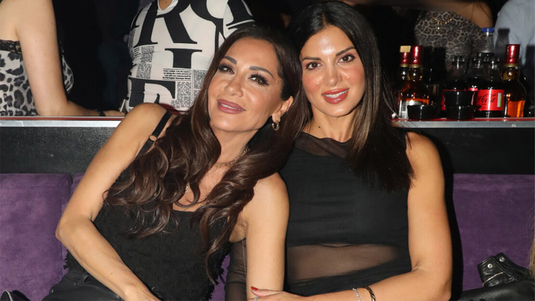 Δέσποινα Βανδή – Σταματίνα Τσιμτσιλή: Διασκέδασαν μαζί στο νυχτερινό κέντρο που εμφανίζεται ο Γιώργος Σαμπάνης