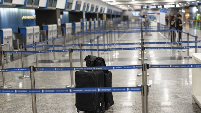 Η Αργεντινή απαγόρευσε την αναχώρηση σε δύο Ιταλούς μαζί με κοριτσάκι που γεννήθηκε από παρένθετη μητέρα