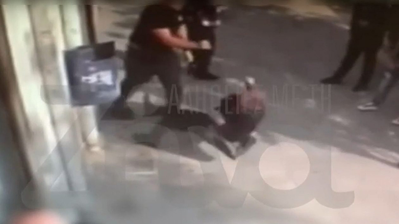 Βίντεο – σοκ από το Μενίδι: Η στιγμή που ο 18χρονος σπρώχνει την ηλικιωμένη