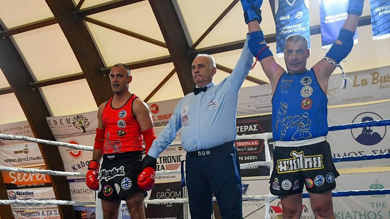 Ο Γιάννης Γιαννουδάκης έδωσε μια γερή «κλωτσιά» στην Σκλήρυνση Κατά Πλάκας Ο Γιάννης Γιαννουδάκης έδωσε μια γερή «κλωτσιά» στην Σκλήρυνση Κατά Πλάκας