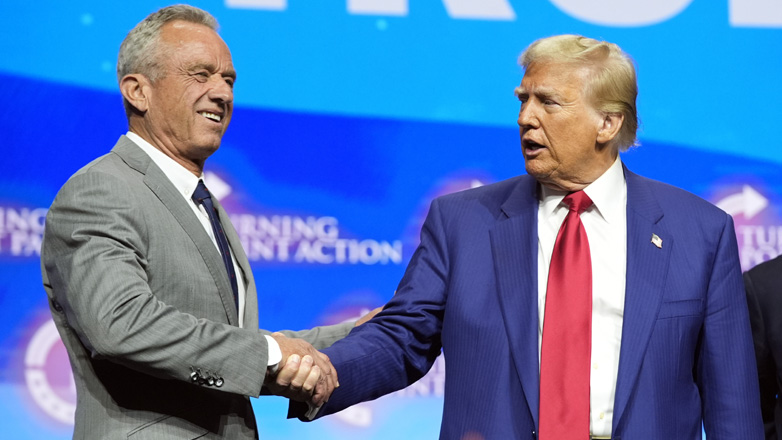 O Τραμπ θα αναθέσει «μεγάλο ρόλο» στον Ρόμπερτ Φ. Κένεντι Τζούνιορ στην υγεία εάν κερδίσει