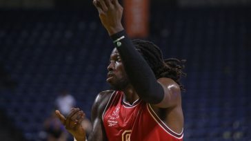 Ντόζετ: «Καμία επαφή του Ερυθρού Αστέρα με τον Μότλεϊ»