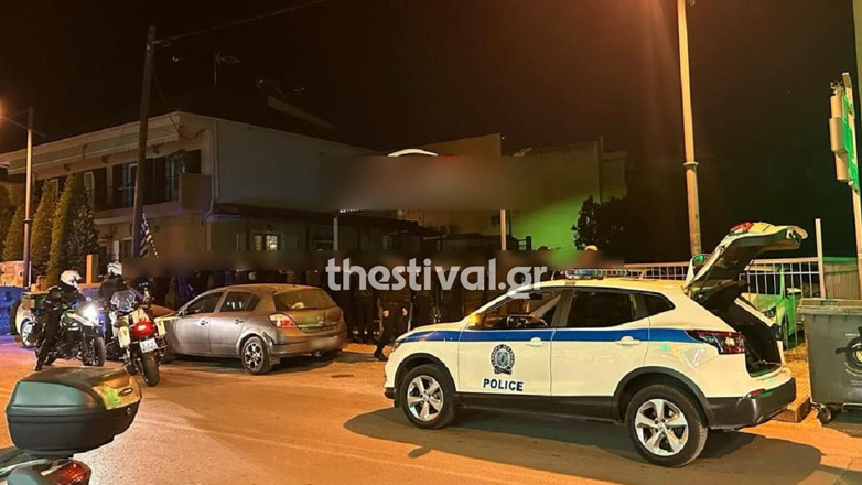 Θεσσαλονίκη: Συναγερμός στην ΕΛ.ΑΣ. για πορεία νεαρών ροπαλοφόρων στην Ευκαρπία – Δεκάδες προσαγωγές