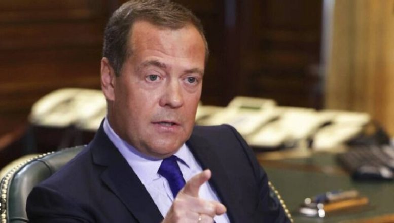 Ο Μεντβέντεφ προειδοποιεί τις ΗΠΑ να αποφύγουν τον Τρίτο Παγκόσμιο Πόλεμο Ο Μεντβέντεφ προειδοποιεί τις ΗΠΑ να αποφύγουν τον Τρίτο Παγκόσμιο Πόλεμο