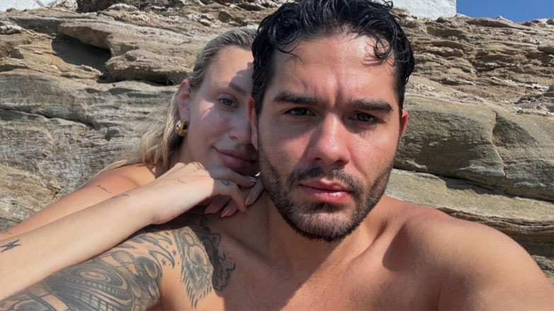 Χρήστος Μάστορας: Tο ρομαντικό βίντεο που ανέβασε με τη σύντροφό του Γαρυφαλλιά Καληφώνη για το νέο τραγούδι του «Γυρισμός»