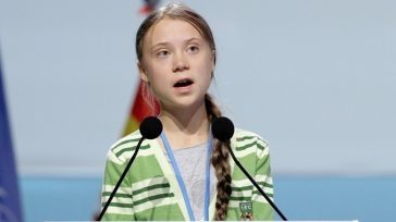 Η Γκρέτα Τούνμπεργκ χαρακτηρίζει τον Τραμπ την «πιο επικίνδυνη» επιλογή – Επίθεση στη Χάρις για τη Γάζα