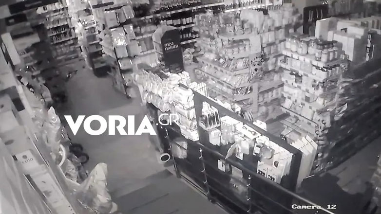 Χαλκιδική: Η στιγμή του σεισμού σε σούπερ μάρκετ – Προϊόντα πέφτουν από τα ράφια