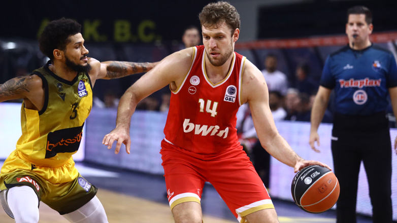 Ξέσπασε στην τέταρτη περίοδο ο Ολυμπιακός, 96-77 την ΑΕΚ