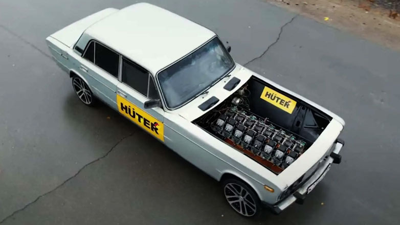 Έβαλαν σε Lada, 1.000άρη V16 κινητήρα, κατασκευασμένο από 16 αλυσοπρίονα (Βίντεο)