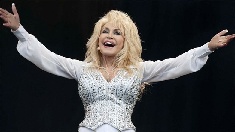 Ντόλι Πάρτον: «Λυπήθηκα όταν πέθανε η Ντόλι, αλλά δεν θέλω να κλωνοποιηθώ»