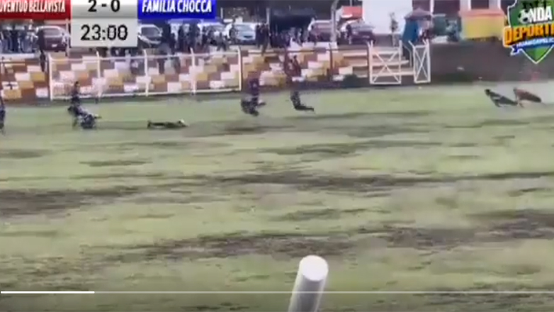 Βίντεο – σοκ: Κεραυνός σκότωσε έναν παίκτη και τραυμάτισε πέντε σε ποδοσφαιρικό αγώνα