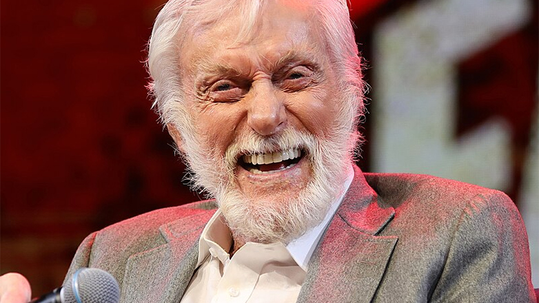 Τη στήριξή του στην Κάμαλα Χάρις ανακοίνωσε ο θρυλικός ηθοποιός Ντικ βαν Ντάικ