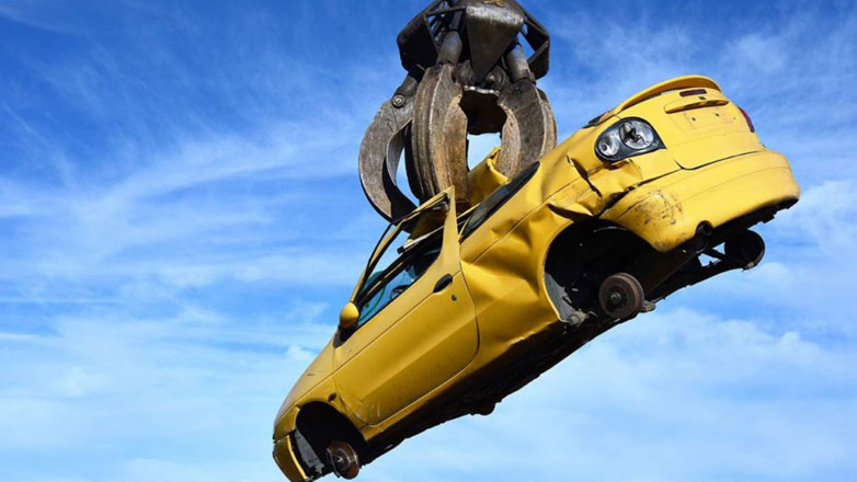 Έκανες κόντρες σε δημόσιο δρόμο; Θα αναγκάζεσαι να δεις το όχημα σου να γίνεται σκραπ (Βίντεο)