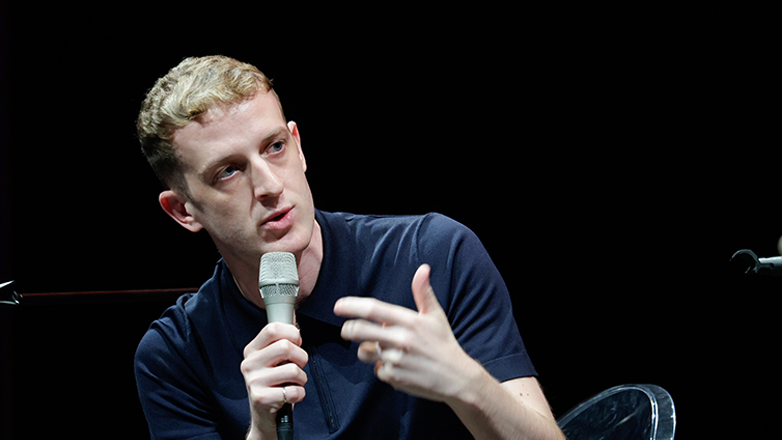 Εντουάρ Λουί: «Το ζήτημα της λογοτεχνίας είναι να πει στους ανθρώπους πράγματα που ήδη γνωρίζουν αλλά δεν θέλουν να δουν»