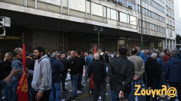 Η συγκέντρωση των οικοδόμων στο υπουργείο Εργασίας
