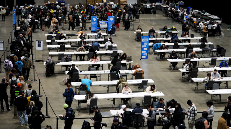 Αμερικανικές εκλογές: Έκλεισαν τα εκλογικά τμήματα σε έξι πολιτείες