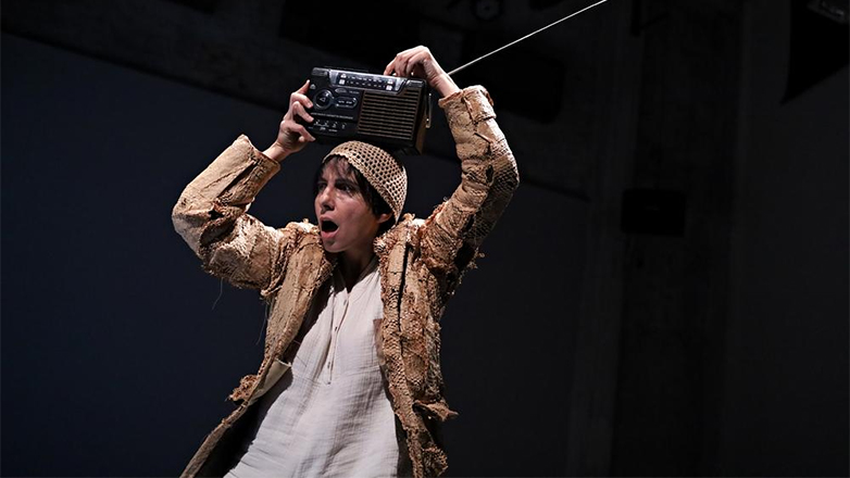 «Στη Σκιά του Λούσια» του Νίκου Χουλιαρά για δεύτερη χρονιά στο Από Μηχανής Θέατρο «Στη Σκιά του Λούσια» του Νίκου Χουλιαρά για δεύτερη χρονιά στο Από Μηχανής Θέατρο