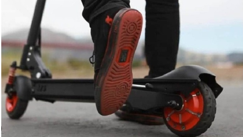 Στη ΜΕΘ το παιδί με το πατίνι, που παρέσυρε ΙΧ στη Μεσογείων