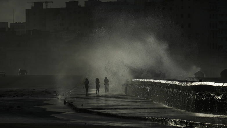 Η τροπική καταιγίδα Ραφαέλ, που απειλεί την Κούβα, ενισχύθηκε σε κυκλώνα