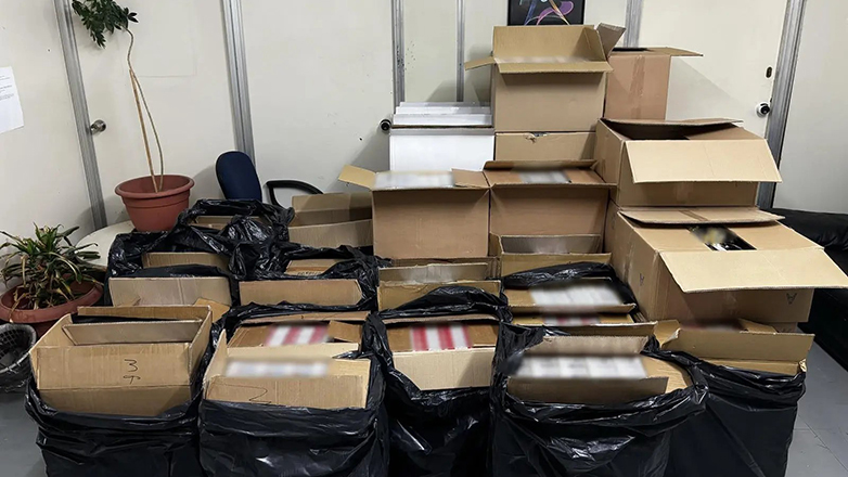 Λαθραία τσιγάρα και καπνό διακινούσαν δύο άτομα στα Καμίνια