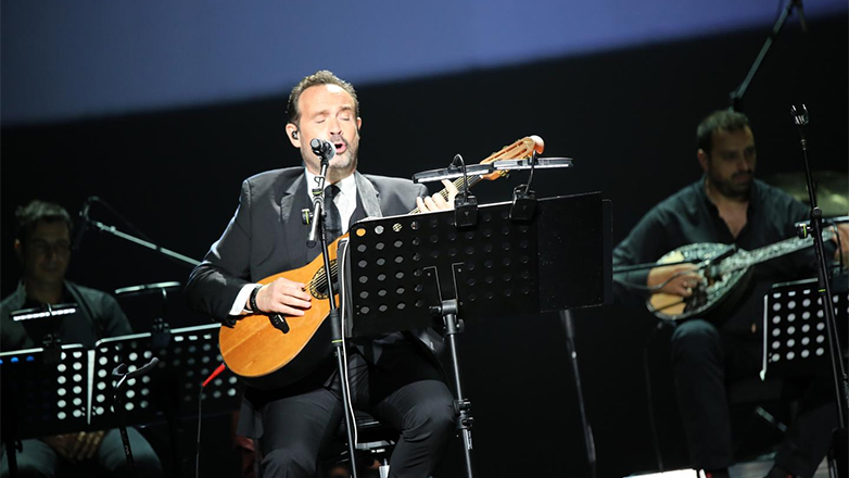 Ο Κώστας Μακεδόνας και η Φωτεινή Βελεσιώτου σε ένα απολαυστικό αφιέρωμα στα τραγούδια του Βασίλη Τσιτσάνη