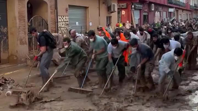 Ισπανία: Ρεσιτάλ εθελοντισμού!