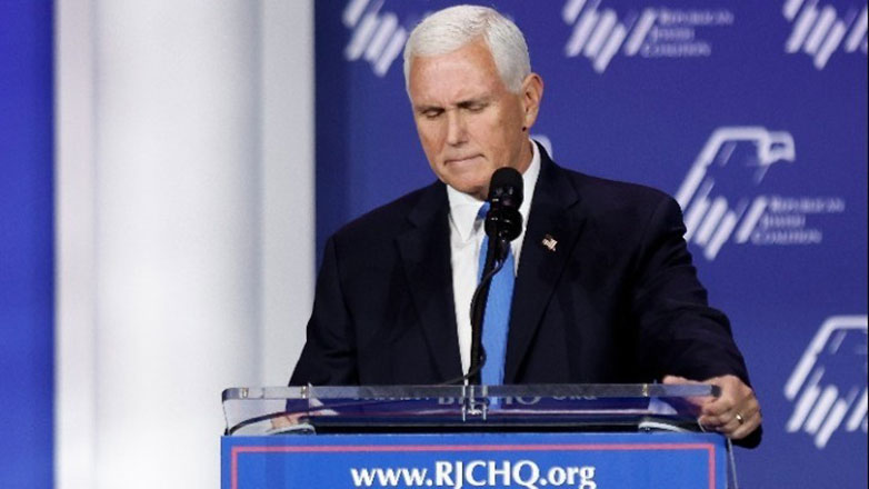 Ο πρώην αντιπρόεδρος των ΗΠΑ Πενς, συγχαίρει τον Τραμπ για τη νίκη του Ο πρώην αντιπρόεδρος των ΗΠΑ Πενς, συγχαίρει τον Τραμπ για τη νίκη του