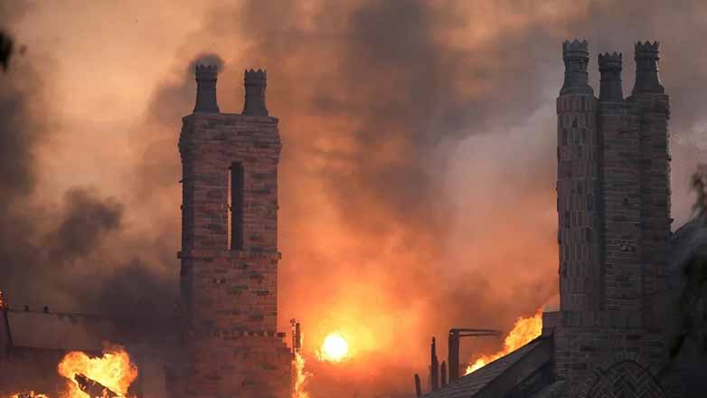 Τεράστια φωτιά στην Καλιφόρνια έκαψε πολυτελείς κατοικίες – Χιλιάδες εκκενώσεις