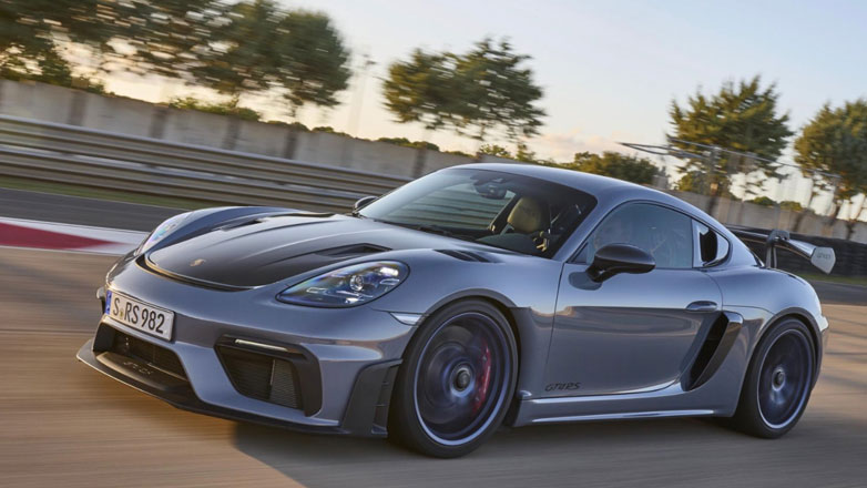 Porsche: Ανάκληση σε εκατοντάδες μοντέλα της καθώς μπορεί να… φύγουν οι ρόδες