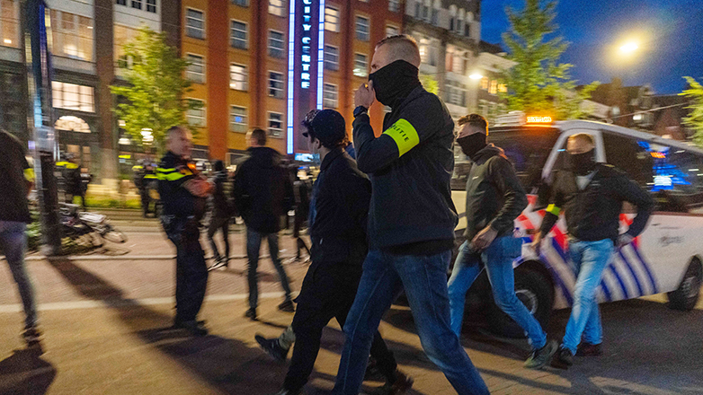 Βίαια επεισόδια κατά οπαδών της Μακάμπι στο Άμστερνταμ Βίαια επεισόδια κατά οπαδών της Μακάμπι στο Άμστερνταμ