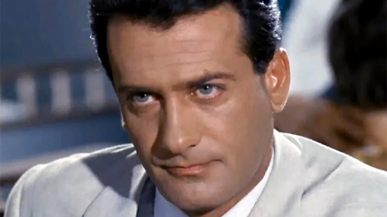 Αλέκος Αλεξανδράκης: Δεκαεννιά χρόνια χωρίς τον ακαταμάχητο γόη του ελληνικού κινηματογράφου