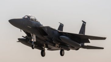 Έφτασαν στη Μέση Ανατολή αμερικανικά μαχητικά F-15