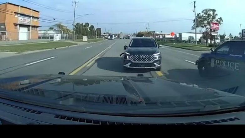 Πήγε να ξεφύγει από την αστυνομία με την… όπισθεν (Βίντεο)