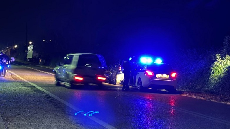 Δύο νεαροί εντοπίστηκαν μαχαιρωμένοι