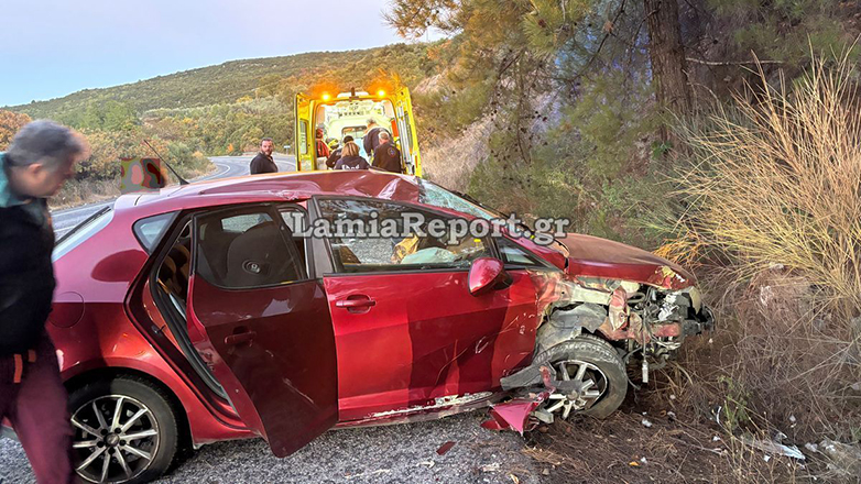 Λαμία: Αυτοκίνητο βγήκε από την πορεία του και χτύπησε σε δέντρο