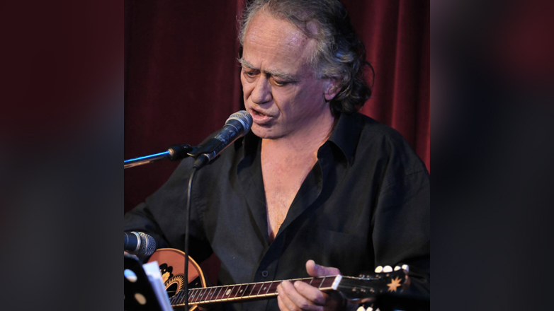 Ο Νίκος Καλογερόπουλος παρωδεί την κατάσταση στον ΣΥΡΙΖΑ