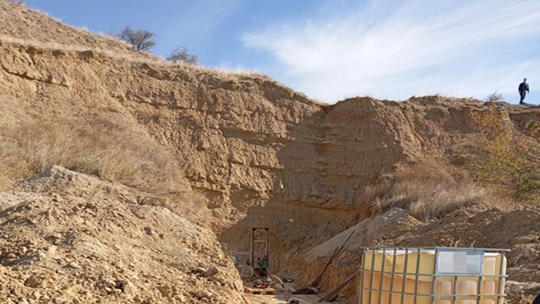 Θεσσαλονίκη: Έσκαβε για αρχαία στην αυλή της επιχείρησής του