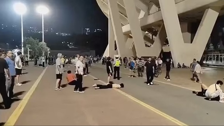 Μακελειό στην Κίνα: 35 νεκροί και 43 τραυματίες από όχημα που έπεσε σε χώρο άθλησης Μακελειό στην Κίνα: 35 νεκροί και 43 τραυματίες από όχημα που έπεσε σε χώρο άθλησης