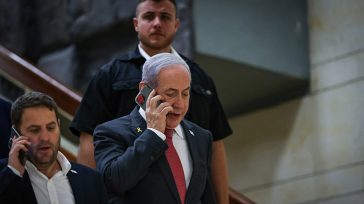 Ο Νετανιάχου επιδιώκει να καθυστερήσει την κατάθεση στη δίκη του για διαφθορά