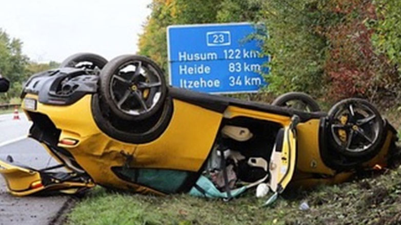 Γκαζιάρα γιαγιά 84 ετών έφερε τούμπες με Ferrari Purosangue πηγαίνοντας με… 312χλμ./ώρα