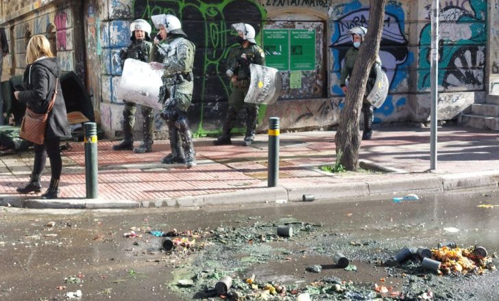 Ένταση έξω από την ΑΣΟΕΕ