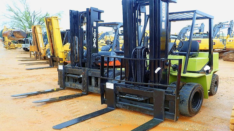 Ηράκλειο: Εργαζόμενος εγκλωβίστηκε ανάμεσα σε κλαρκ και φορτηγό