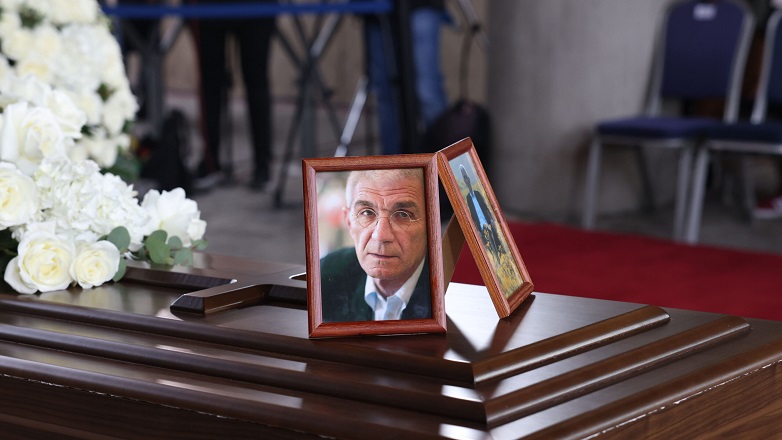 Πλήθος κόσμου στην κηδεία του Γιάννη Μπουτάρη