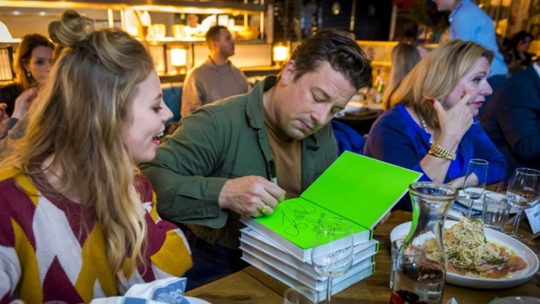 Το παιδικό βιβλίο του Τζέιμι Όλιβερ αποσύρεται λόγω αντιδράσεων από ιθαγενείς της Αυστραλίας Το παιδικό βιβλίο του Τζέιμι Όλιβερ αποσύρεται λόγω αντιδράσεων από ιθαγενείς της Αυστραλίας