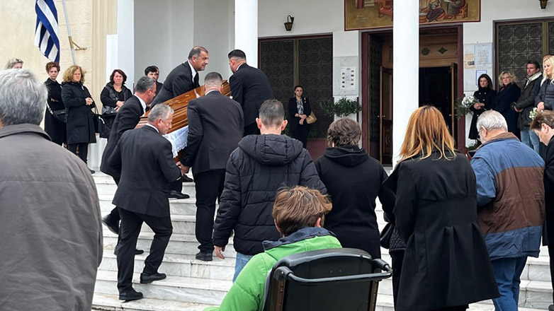 Αγρίνιο: Θρήνος και οργή στην κηδεία της αδικοχαμένης Δώρας Ναστούλη
