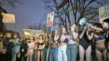 Βρυξέλλες: Διαμαρτυρία γυναικών έξω από την Ιρανική πρεσβεία υπέρ της φοιτήτριας Αχού Νταριαέι