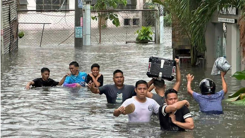 Πάνω από 24 χιλιάδες άνθρωποι εγκατέλειψαν τα σπίτια τους στις Φιλιππίνες λόγω νέου τυφώνα